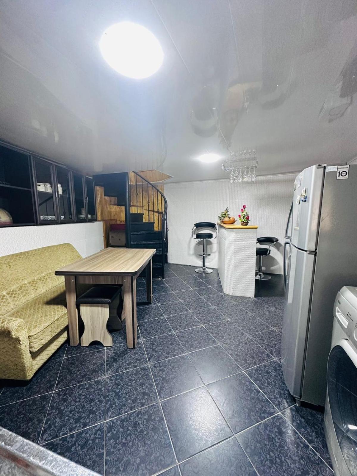 Nikas Apartment Тбилиси Экстерьер фото